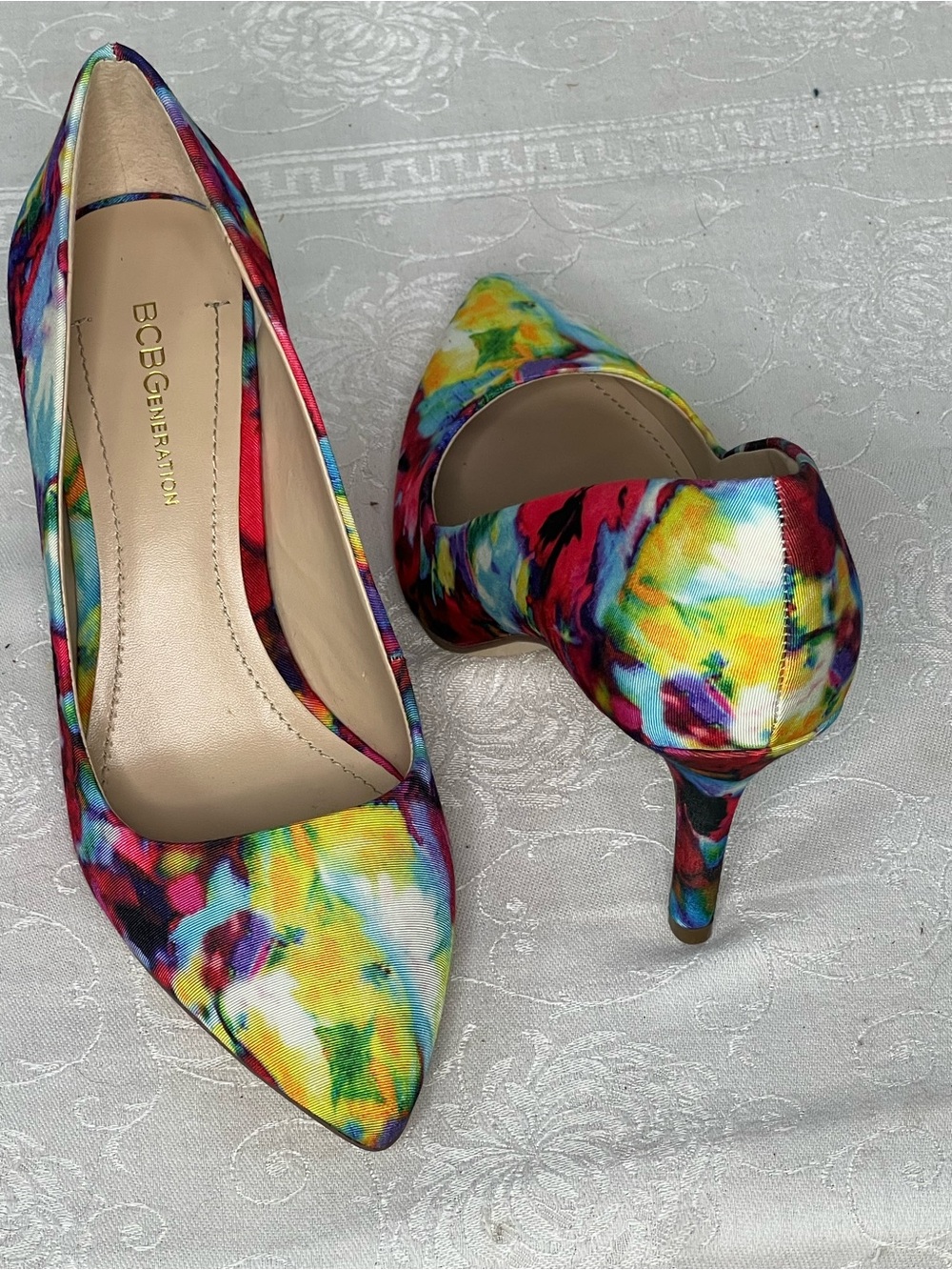 BCBGeneration Shoes Multicolor Abstract  Sateen Slip On 3” Heels Pointed Toes 7👍